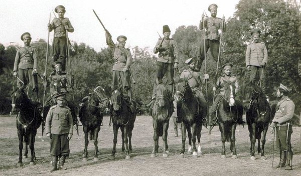 24 января 1919 года в России была принята "директива о расказачивании", после выхода которой начался массовый террор против казаков.

Репрессии и экономический террор не прошли бесследно: численность донского казачества сократилась вдвое.
Расказа́чивание — политика, проводившаяся большевиками в ходе Гражданской войны и в первые десятилетия после неё, направленная на лишение казачества самостоятельных политических и военных прав, ликвидацию казачества как социальной, этнической и культурной общности, сословия Российского государства.

Политика расказачивания вылилась в итоге в массовый красный террор и репрессии против казаков, выражавшиеся в массовых расстрелах, взятии заложников, сожжении станиц, натравливании иногородних на казаков. В процессе расказачивания также проводились реквизиции домашнего скота и сельскохозяйственной продукции, переселение бедняков из числа иногородних на земли, ранее принадлежавшие казакам.
Отношение пришедших к власти большевиков к казачеству было двойственным и обусловлено реальными причинами. С одной стороны, оно было негативным, поскольку казаки, являясь профессиональными военными, не так давно «верой и правдой» служили российской монархии, защищая государство не только от внешних врагов, но и участвуя в подавлении беспорядков и выступлений рабочих, разгоняя демонстрации и конвоируя осуждённых по этапам.
Народ звал нас в «благодарность» палачами, опричниками и нагаечниками
— П. Н. Краснов. "Дон и Добровольческая армия"
Казачество имело в собственности землю и привилегии, что не соответствовало определению эксплуатируемых, то есть тех, от чьего имени большевики проводили свою политику.
С другой стороны, большевики, понимая, что казачество является хорошо организованной вооружённой силой, хотели привлечь казаков на свою сторону, либо, как минимум, на начальном этапе быть с ними в нейтральных отношениях
В таком же неопределённом состоянии находилось и казачество. Первые декреты большевиков склонили основную массу казаков на сторону Советов — после длительной войны они смогли вернуться в свои станицы, и земля рядовых казаков, согласно Декрету о земле, осталась не тронута. Казаки изначально не были настроены бороться против Советской власти, как вследствие усталости от войны и нежелания борьбы в какой бы то ни было форме, так и по причине сильнейшей агитации большевиков, угрожавших кровавой расправой за сопротивление и обещавших не касаться внутреннего казачьего уклада, имущества и земель в случае непротивления и не вмешивались в военные действия между красными и белыми.
По вопросу борьбы с большевиками у казаков не было единого мнения. Некоторые из них даже имели антидобровольческие настроения. Армия генерала А. И. Деникина воспринималась казаками как не вполне демократический институт, посягавший на их казачьи вольности, инструмент большой политики, до которой им не было дела. Плохо познанные всем казачьим населением большевики, наоборот, представлялись чем-то вроде меньшего зла для казачества. Большинство казаков верило советской агитации и надеялось, что большевики их не тронут. По свидетельству генерала М. В. Алексеева, казаки в это время были «глубоко убеждены, что большевизмнаправлен только против богатых классов — буржуазии и интеллигенции…»

Однако,Резолюция Донбюро РКП(б) от 8 апреля 1919 года рассматривает казачество в качестве базы контрреволюции и предполагает его уничтожение как особой экономической группы:
"Всё это ставит насущной задачей вопрос о полном, быстром, решительном уничтожении казачества как особой экономической группы, разрушение его хозяйственных устоев, физическое уничтожение казачьего чиновничества и офицерства, вообще всех верхов казачества, активно контрреволюционных, распыление и обезвреживание рядового казачества и о формальной ликвидации казачества".

Похожим образом складывалась обстановка и на Южном Урале, где смущение в умы казачества вносили слухи о якобы имевшихся по всей России успехах большевиков в экономическом отношении, о даровании ими населению невиданных раньше свобод. Большевистские агитаторы, приезжавшие из Центральной России в расположение Оренбургского казачьего войска, пытались внушить казакам мысль, что большевики ведут борьбу не с казаками, а с их начальством, «продавшимся буржуазии» и якобы защищающим её интересы головами казаков.

Агитаторы стремились настроить казаков против офицеров. Многое из того, что доносили агитаторы до казаков, принималось за чистую монету, многие склонны были этому верить, тем более, что людей, разоблачавших большевистскую ложь, в то время в станицах не было.

На Войсковом круге в декабре 1917 года, когда атаман А. И. Дутов призвал депутатов «стать на защиту матери-России и родного войска», депутаты с фронта сразу заняли враждебную к нему позицию. Фронтовики старались доказать, что стоит сместить Дутова, как все местные волнения прекратятся, и с большевиками можно будет подписать договор о невмешательстве.
Войсковой круг подавляющим большинством голосов постановил: Советской власти не признавать; б ...